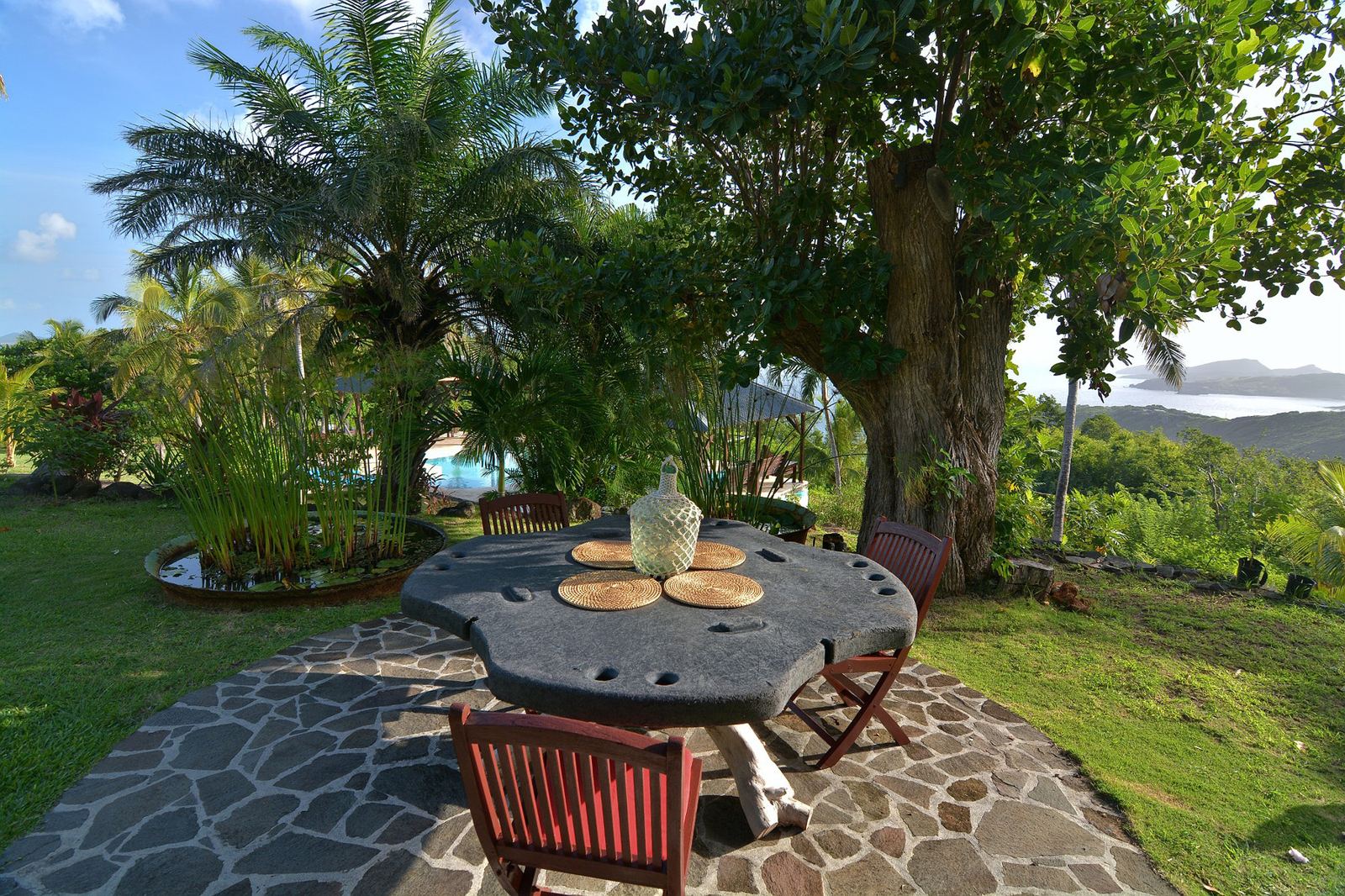 Garden dining